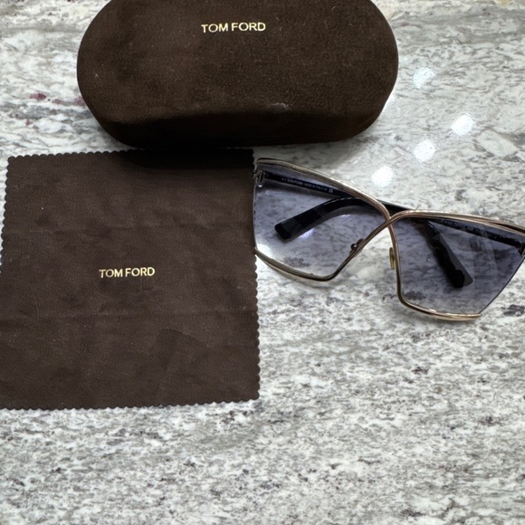 SOLD Tom Ford Large Sunglasses 100% Authentic, NWOB - Picture 1 of 11
